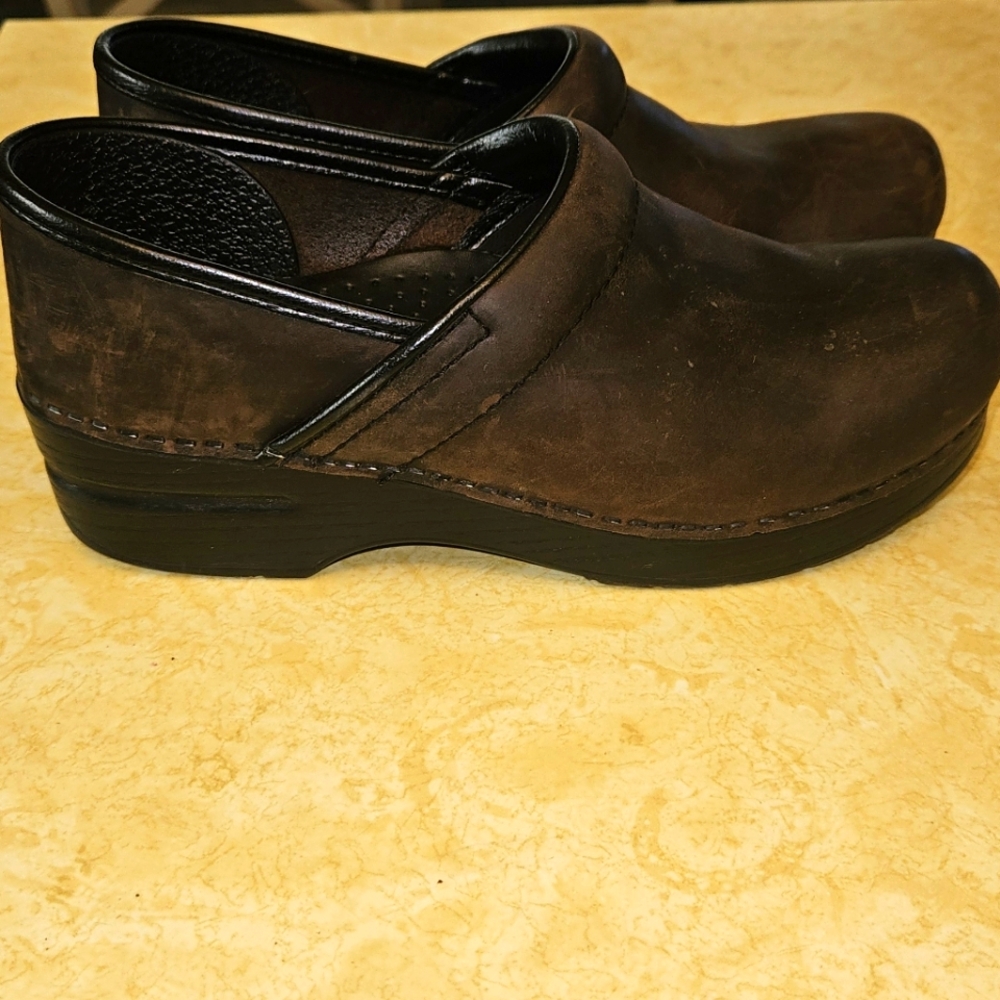 Dansko Brown Leather Clogs Sz 38/ 7.5